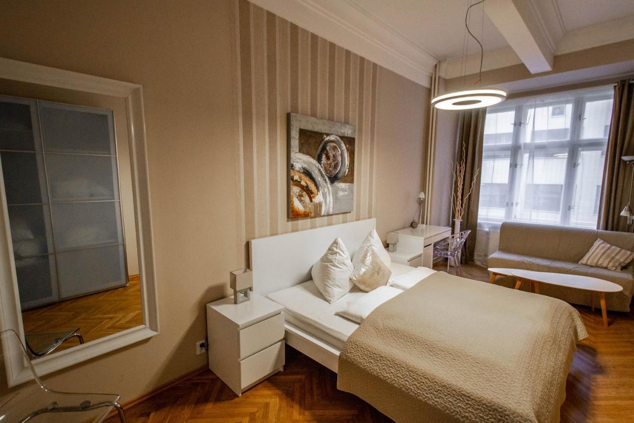 Design Apartment By Ruterra Прага Экстерьер фото